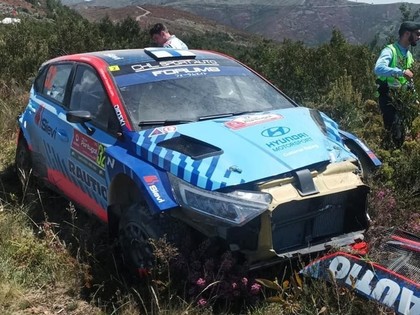 VIDEO: Somu sportistam atgriešanās WRC beidzas ar avāriju
