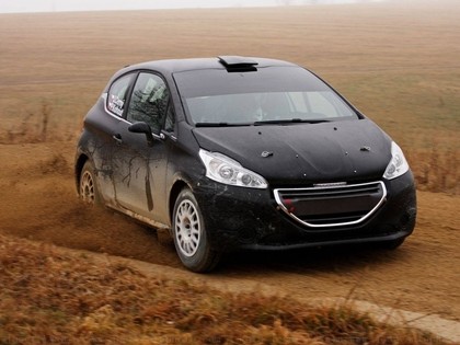 VIDEO: Čehijas čempions pirms Liepājas ERČ testē Peugeot 208 R2, mērķis - uzvara