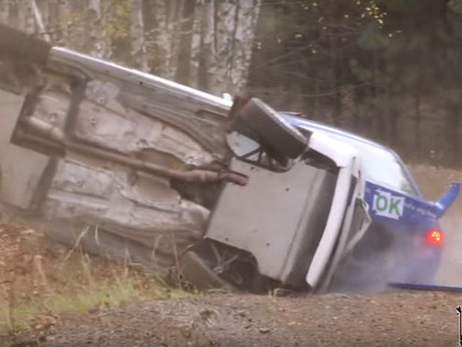 VIDEO: Vācijas rallijā 'Audi' ekipāža ieskrien jau avarējušā mašīnā