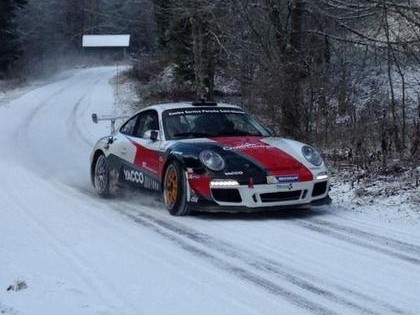 VIDEO: 'Porsche 911 GT3' rallija sezonai gatavojas pa ledu un sniegu 