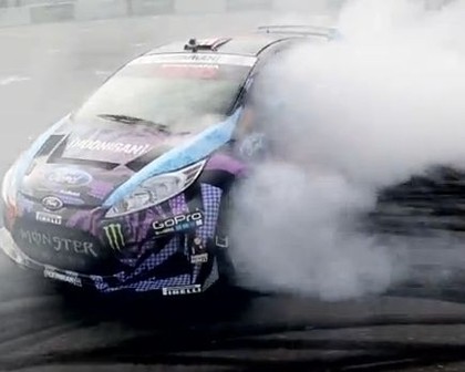 VIDEO: Bloks ar japāņu drifteriem un frīstailistiem izklaidējas Tokijā