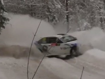 VIDEO: Balodis un Cimdiņš cīnās ar kupenām, Grjazinam avārija 