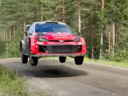 VIDEO: Tanaks testē Toyota Rally1 automašīnu