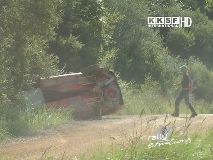 VIDEO: Ķilpis apgāžas uz jumta, taču spēj turpināt ralliju