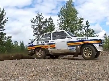 VIDEO: Hirvonens pārkāpj uz citu auto