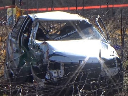 VIDEO: Franču ekipāža lielā ātrumā iznīcina 'Peugeot 106'