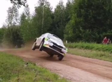 VIDEO: Žala/Mālnieks 'Samsonas Rally Rokiškis' piedzīvo divus bīstamus momentus