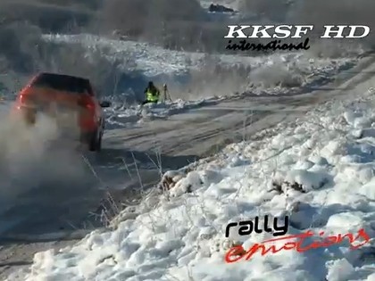 VIDEO: Alūksnes rallijsprintā Subaru gandrīz notriec fotogrāfu