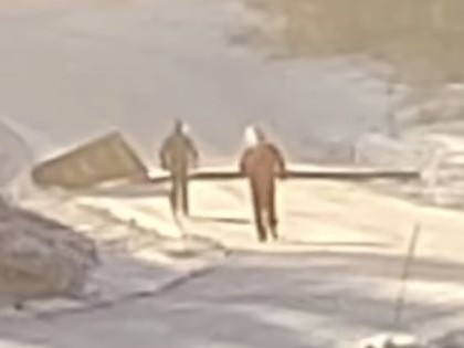 VIDEO: Trīs skatītāji, iespējams, 'izglābj ralliju Evansam'