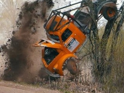 VIDEO: Gaz automašīna piedzīvo iespaidīgu avāriju Raplas rallijā