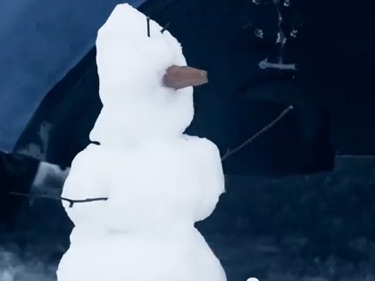 VIDEO: Nitiša komandas biedri testu laikā dara pāri sniegavīriem