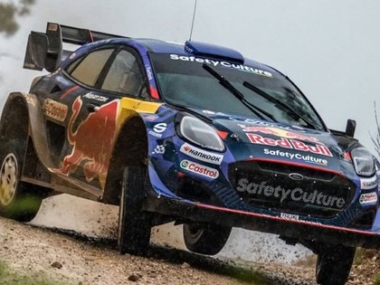 VIDEO: Sesks Portugālē lietū un putekļos aizvada testus ar Rally1 automašīnu