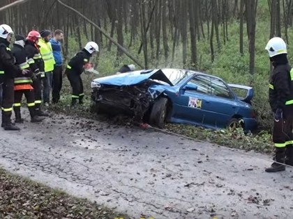 VIDEO: Subaru Impreza bez drošības karkasa piedzīvo iespaidīgu avāriju