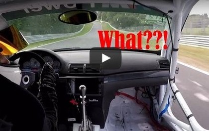 VIDEO: Sportista automašīnai pie 280 km/h liela ātruma aizlido durvis