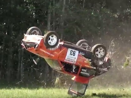 VIDEO: Somijas rallija viltīgajos līkumos vairākas iespaidīgas avārijas