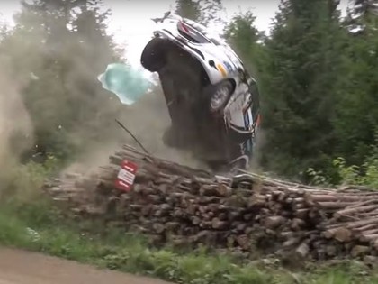 VIDEO: Iespaidīgi lēcieni, sānslīdes un avārijas Somijas WRC rallijā