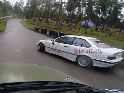 VIDEO: 12 gadus vecā driftera Nikolasa Bertāna piedzīvojumi 'Raganas katlā'