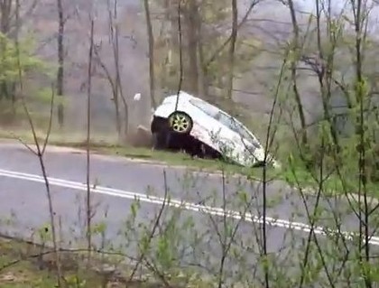 VIDEO: Viltīgais līkums un Lietuvas sportista laimīgais stabs