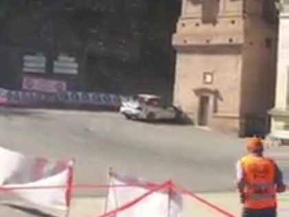 VIDEO: Kurioza avārija Francijas WRC rallijā