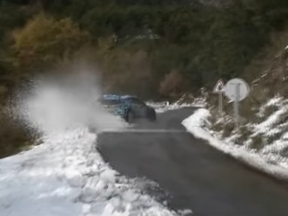 VIDEO: Franču sportists, testējot jauno WRC auto, gandrīz avarē