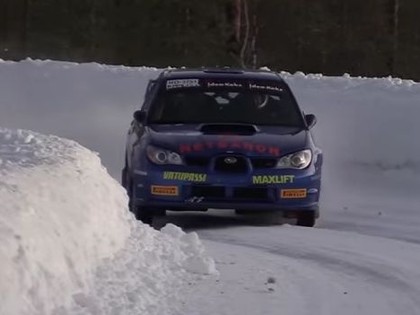 VIDEO: Lapzemes rallijā sniega kupenas mašīnu augstumā