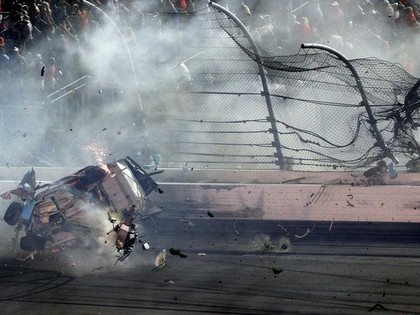 VIDEO: NASCAR sacīkstēs tiek piedzīvota šaušalīga avārija