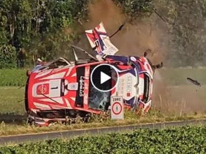VIDEO: Bijušais WRC pilots uzmet desmit kūleņus