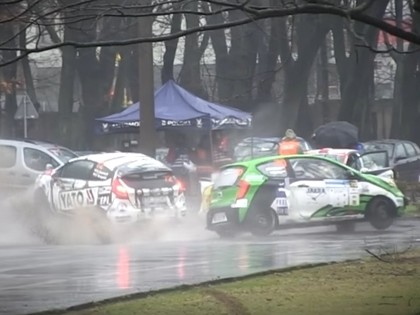 VIDEO: Poļu rallija ekipāža izraisa visai smagu avāriju ar citu ekipāžu