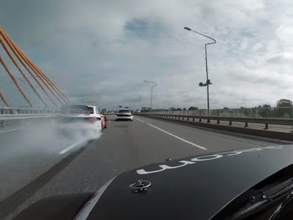 VIDEO: Nitišs ar komandas biedriem un 'Audi S1 EKS RX quattro' izklaidējas Rīgas ielās
