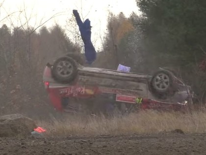 VIDEO: Poļu ekipāža Vācijas Lauzicas rallijā piedzīvo iespaidīgu kūleņošanu 