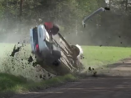 VIDEO: Igauņu ekipāža Somijas rallijā uzmet neskaitāmus kūleņus