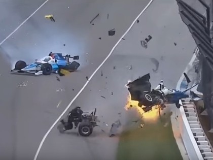 VIDEO: 'Indy 500' sacīkstēs tiek piedzīvota viena no pēdējā laika šaušalīgākajām avārijām