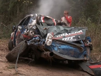 VIDEO: Ekipāža Krievijas rallijā iznīcina auto