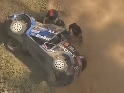 VIDEO: Franču sportists WRC sezonu noslēdz ar avāriju, Ožjē notriec GoPro kameru