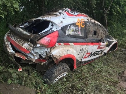 FOTO: Latvijā rallija karjeru sākušais Praiss Polijas WRC iznīcina 'Ford Fiesta R5'