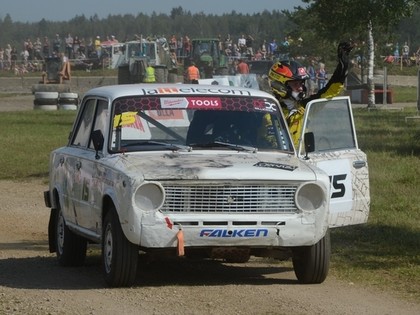 VIDEO: Autotrasē 'Baroni' aizvadīts Latvijas rallijkrosa kausa 3. posms