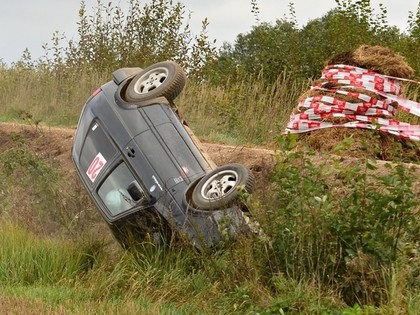 VIDEO: Siena ķīpu dēļ vairākas avārijas, Golf uzmet kūleni