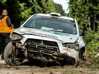 VIDEO: Gorelovs 300 Ezeru rallijā pēc iespaidīga lēciena piedzīvo avāriju