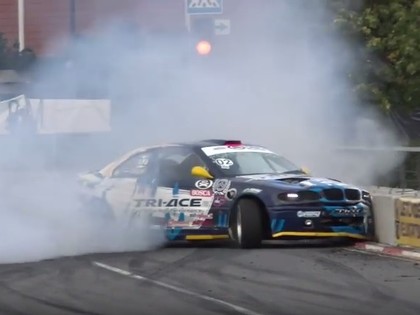 VIDEO: Drifteris Eglīte Drift Allstars Lietuvas posmā ietriecas betona sienā