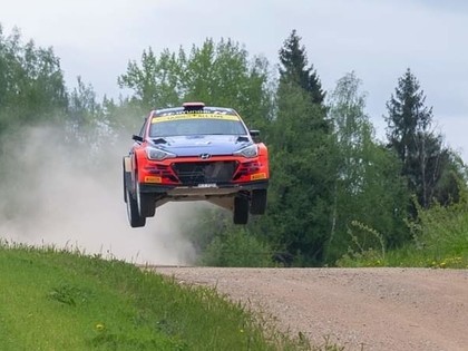 VIDEO: Grjazins, klāt esot Otam Tanakam, Igaunijā testē 'Hyundai i20 R5'