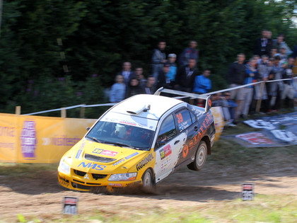 LĪDZJUTĒJU FOTO: Smagais izbraukā pļavu un leģendārais Rally Estonia tramplīns