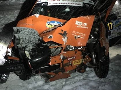 FOTO: 'Rally Alūksne' pirmajā dienā vairākas smagas avārijas