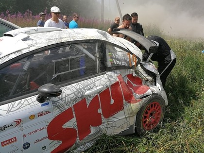 VIDEO: Rally Estonia viltīgā līkumā avarē vairākas ekipāžas