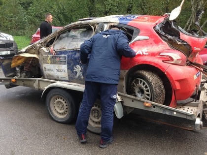 VIDEO, FOTO: Spāņu ekipāža 'Rally Liepāja' piedzīvo iespaidīgu avāriju