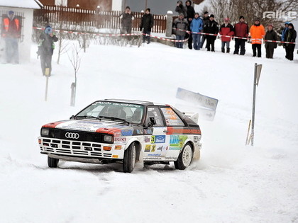 VIDEO: Audi Quattro rāda klasi un tiek sagaidīts ar salūtu