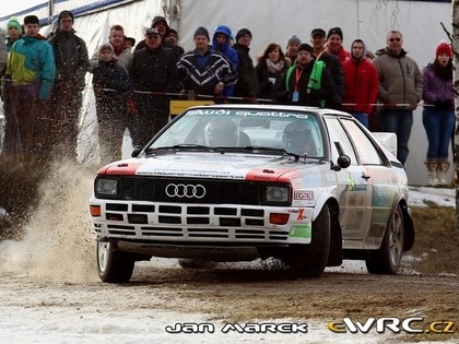 VIDEO: Sportists ar Audi Quattro izklaidē Austrijas rallija skatītājus