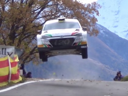 VIDEO: Jaunais 'Hyundai i20 R5' asfalta rallijā veic iespaidīgu lēcienu