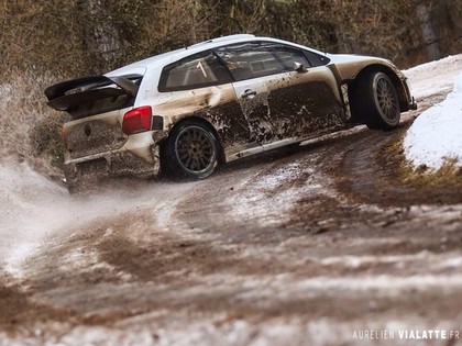 VIDEO: Pasaules ātrākie rallija braucēji jaunajai sezonai noskaņoti kaujinieciski