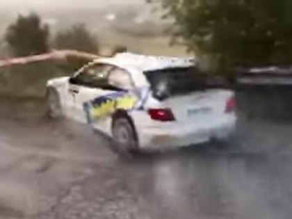 VIDEO: Mīke pēc tehniska defekta avarē 'RallyLegend 2017'