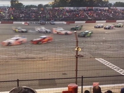 VIDEO: Vienas no bīstamākajām un dīvainākajām auto sacensībām